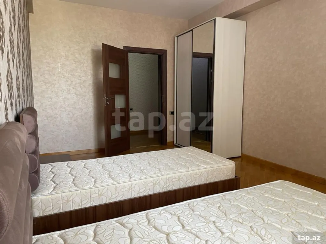 Kirayə verilir 3 otaqlı yeni tikili 145 m²