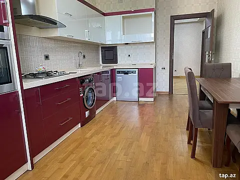 Kirayə verilir 3 otaqlı yeni tikili 145 m²