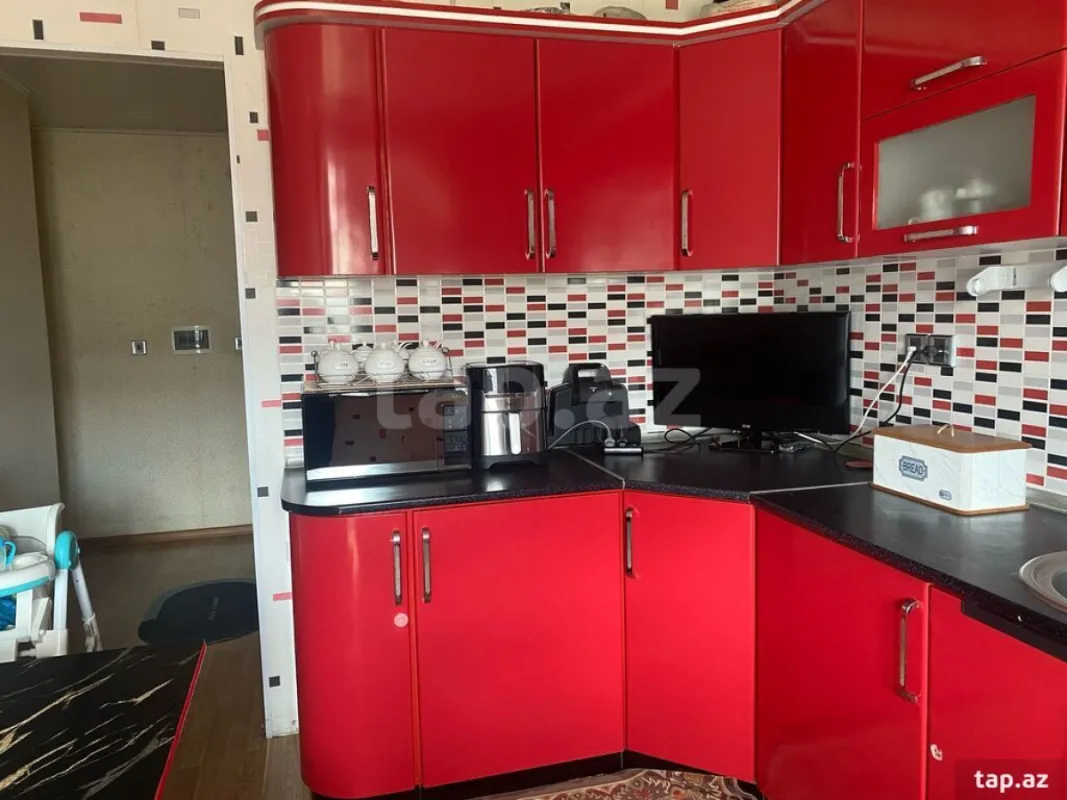 Satılır 4 otaqlı mənzil 110 m²