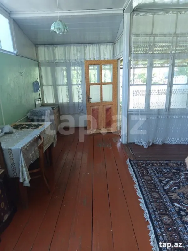 Satılır 6 otaqlı həyət evi