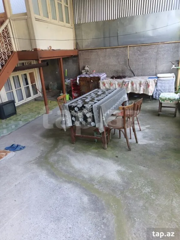 Satılır 6 otaqlı həyət evi