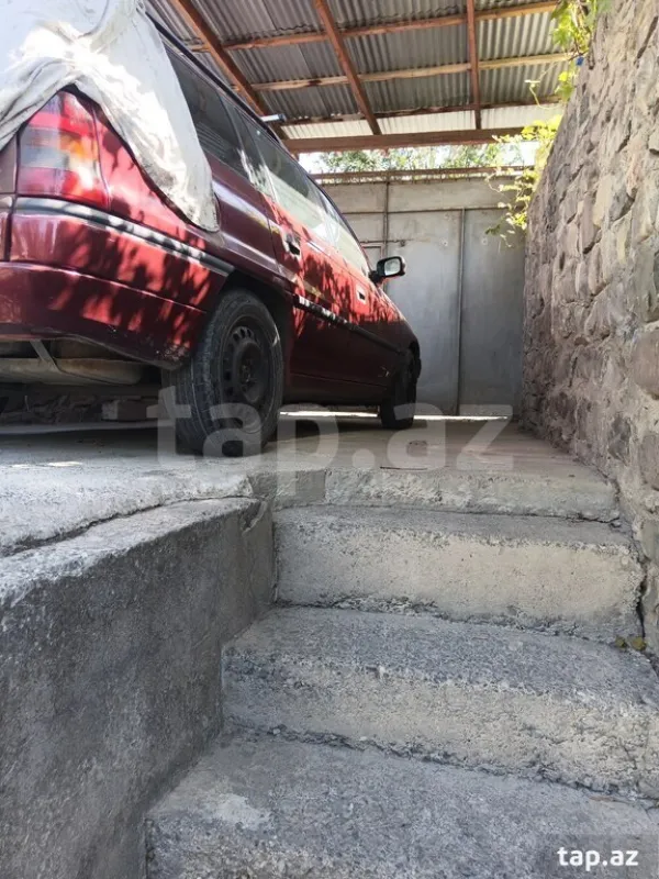 Satılır 6 otaqlı həyət evi