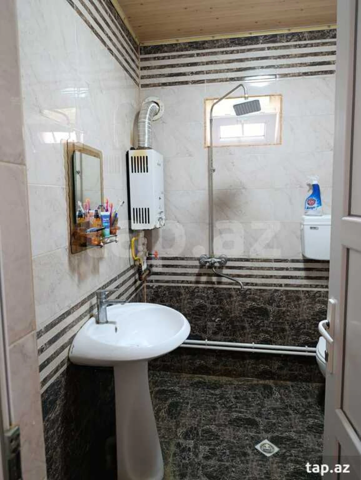 Satılır 5 otaqlı həyət evi