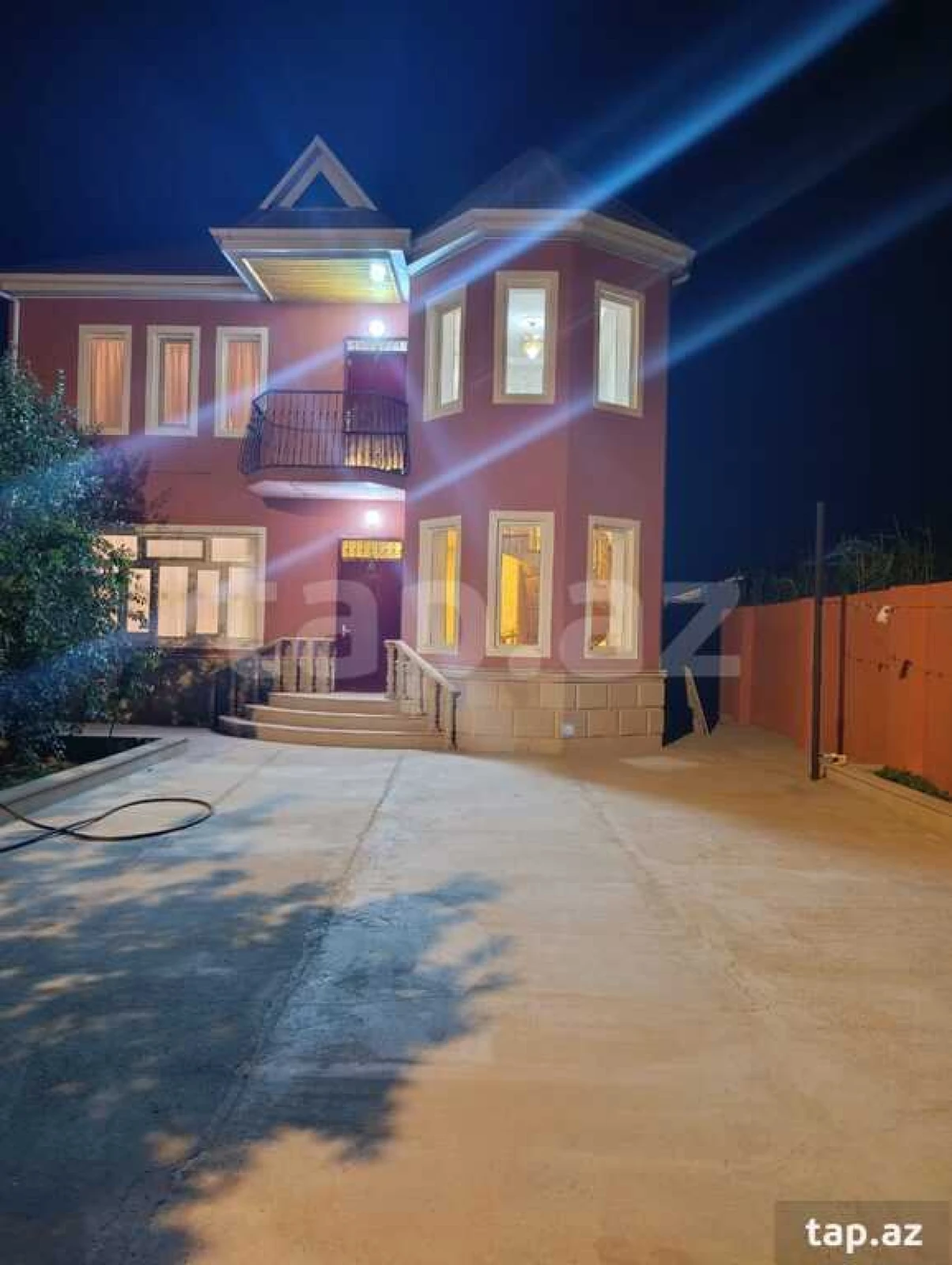 Satılır 5 otaqlı həyət evi