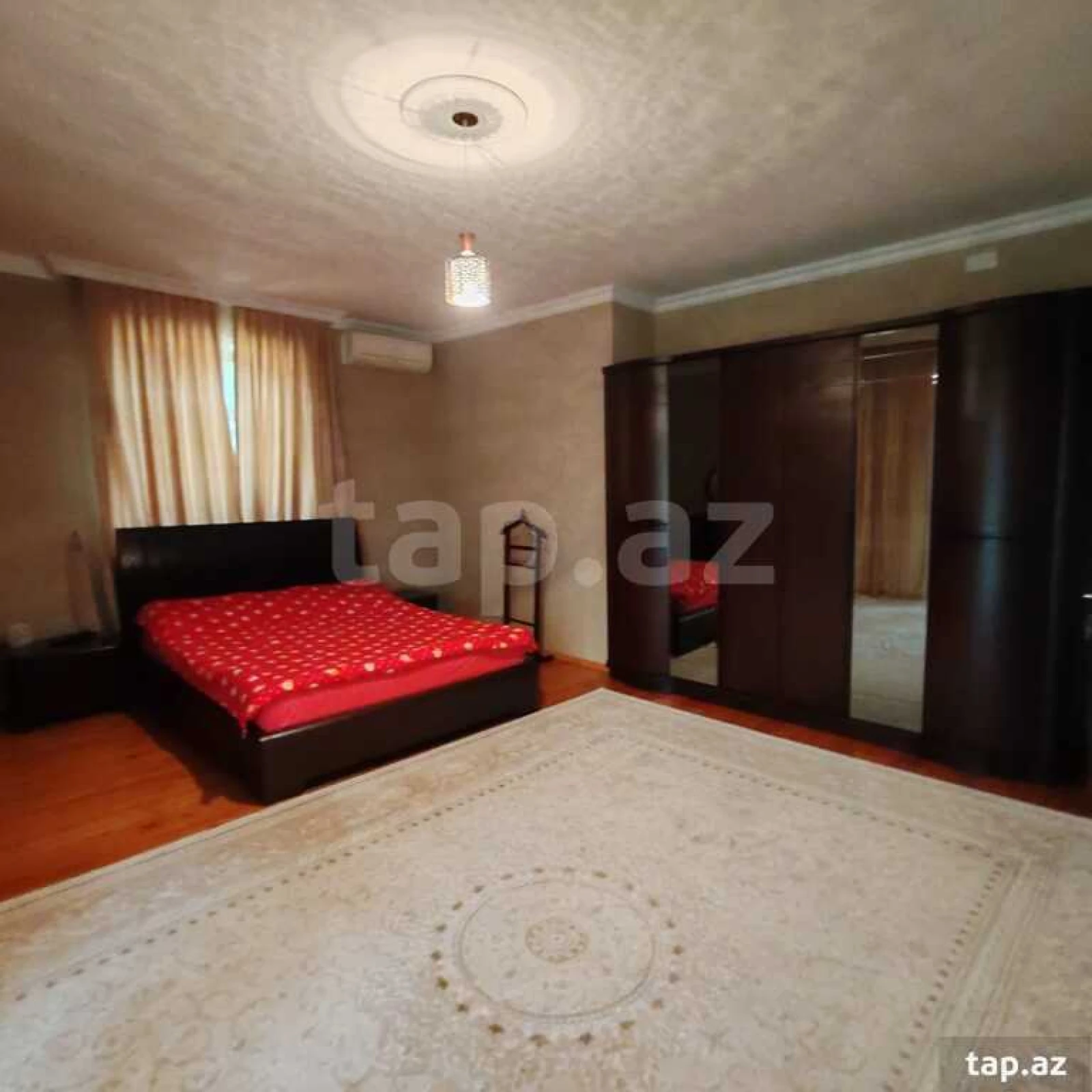 Satılır 5 otaqlı həyət evi