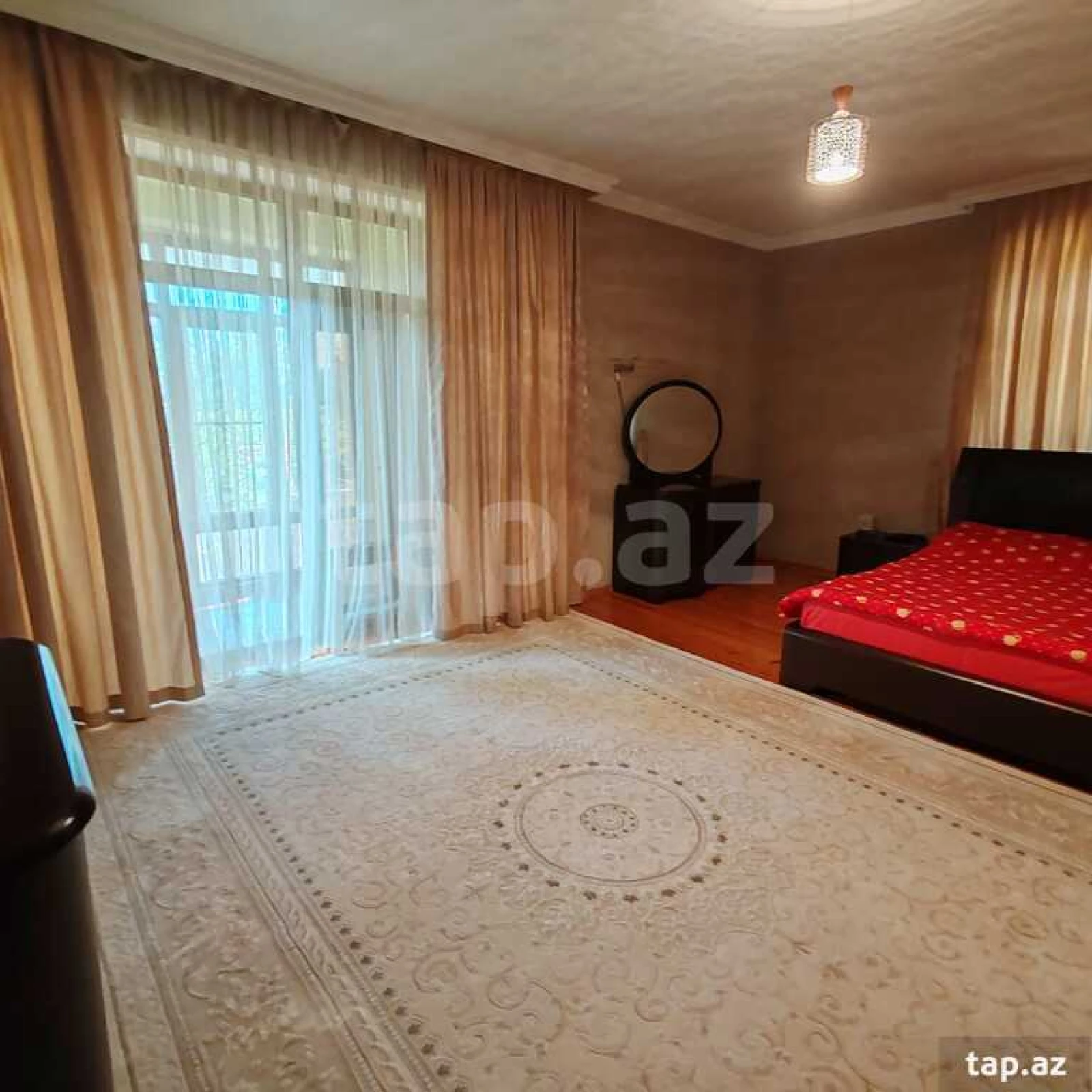 Satılır 5 otaqlı həyət evi