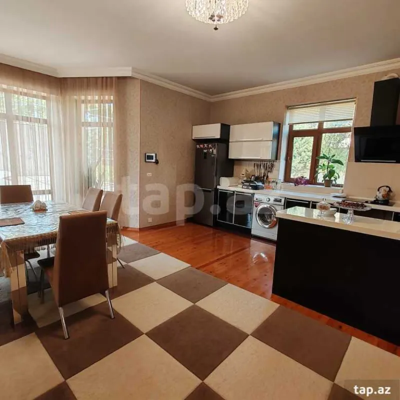 Satılır 5 otaqlı həyət evi