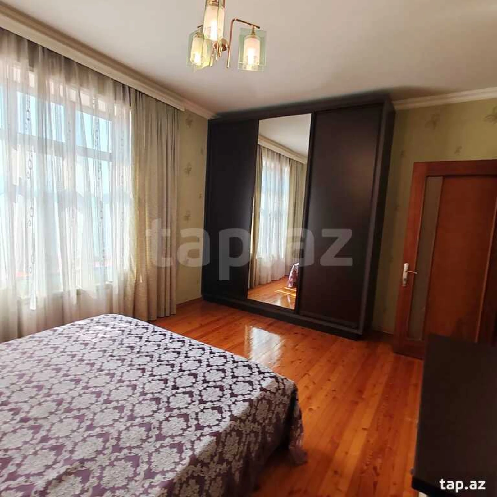 Satılır 5 otaqlı həyət evi