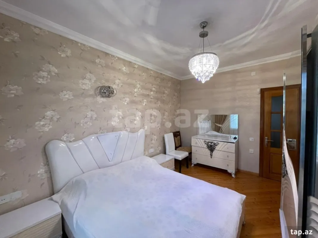 Satılır 5 otaqlı həyət evi