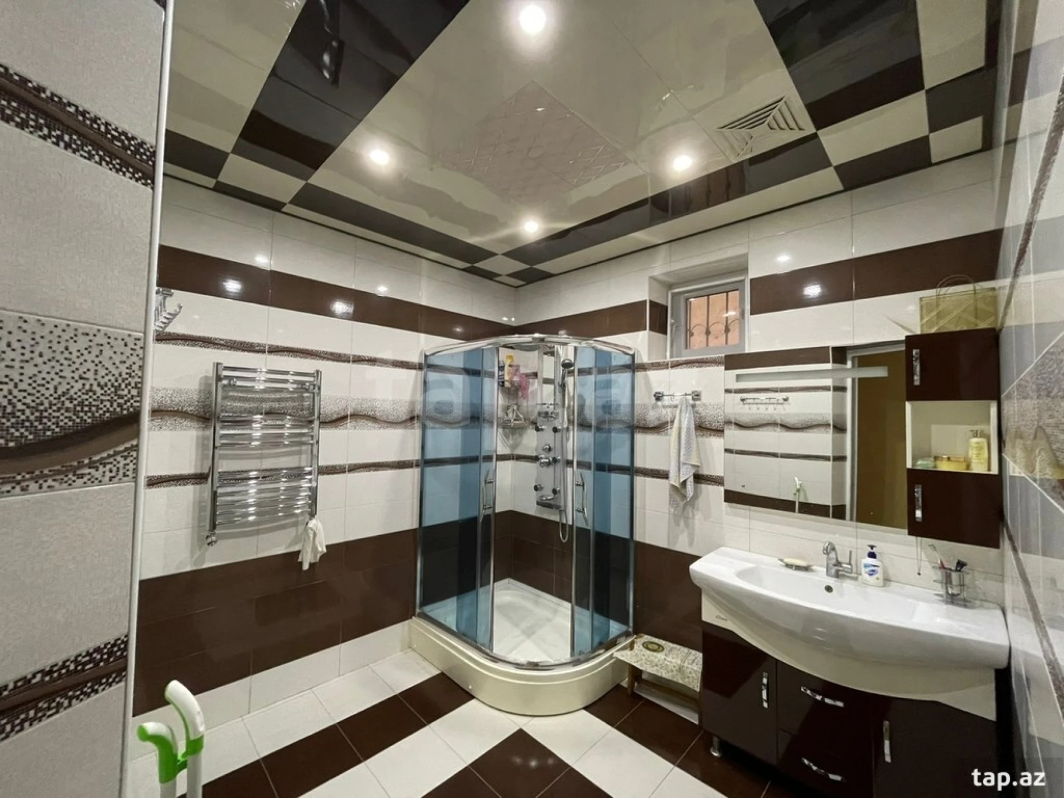 Satılır 5 otaqlı həyət evi