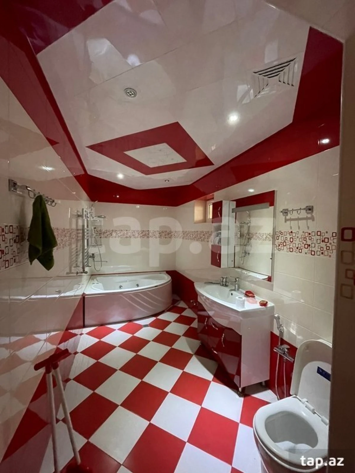 Satılır 5 otaqlı həyət evi