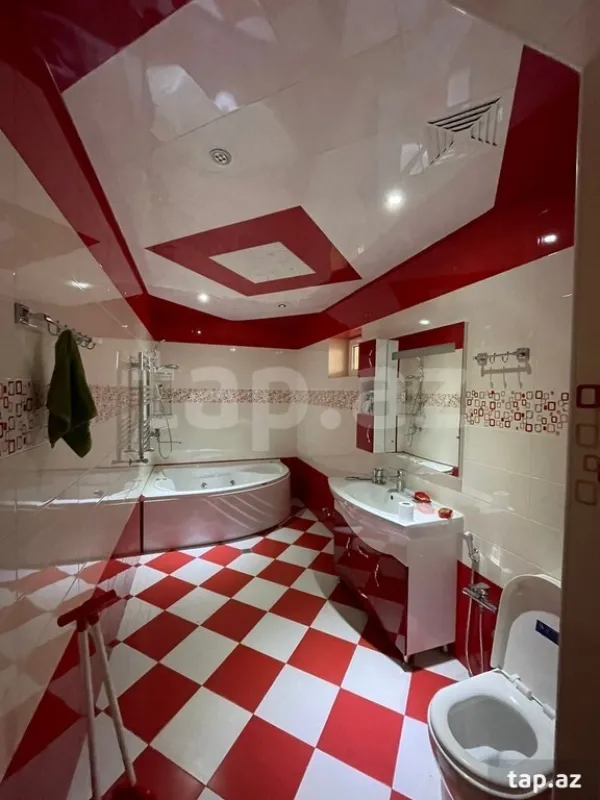 Satılır 5 otaqlı həyət evi