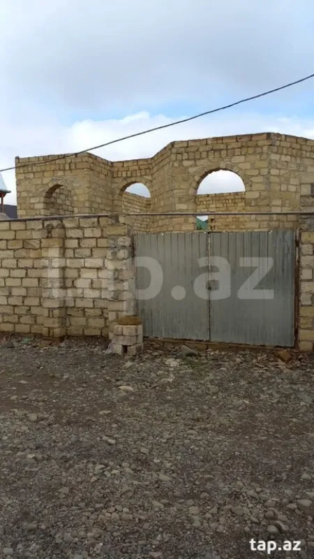 Satılır 4 otaqlı həyət evi