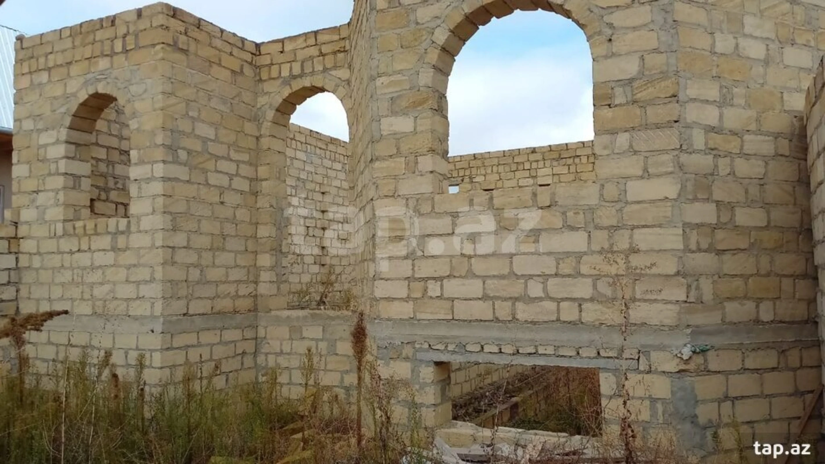 Satılır 4 otaqlı həyət evi