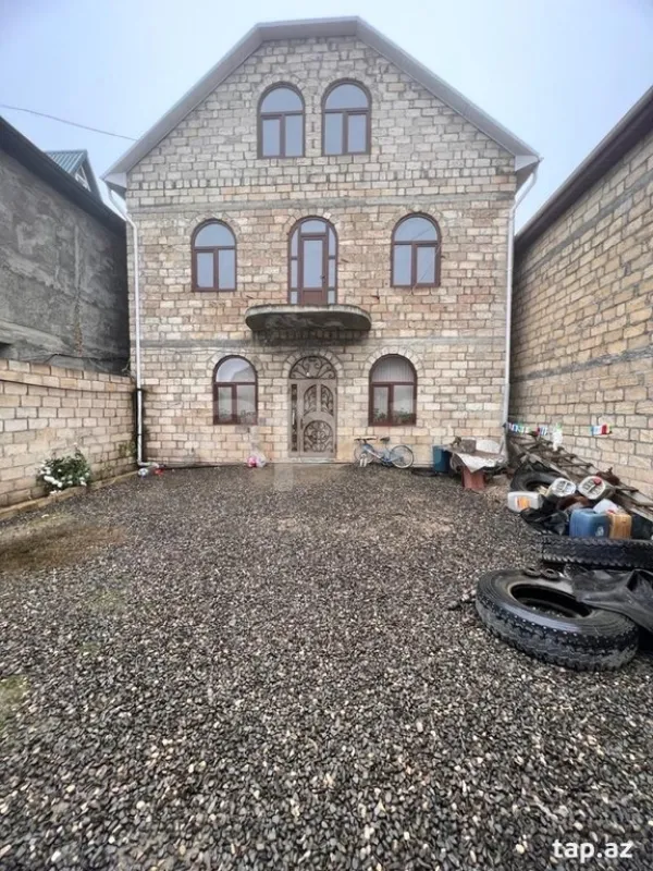 Satılır 4 otaqlı həyət evi