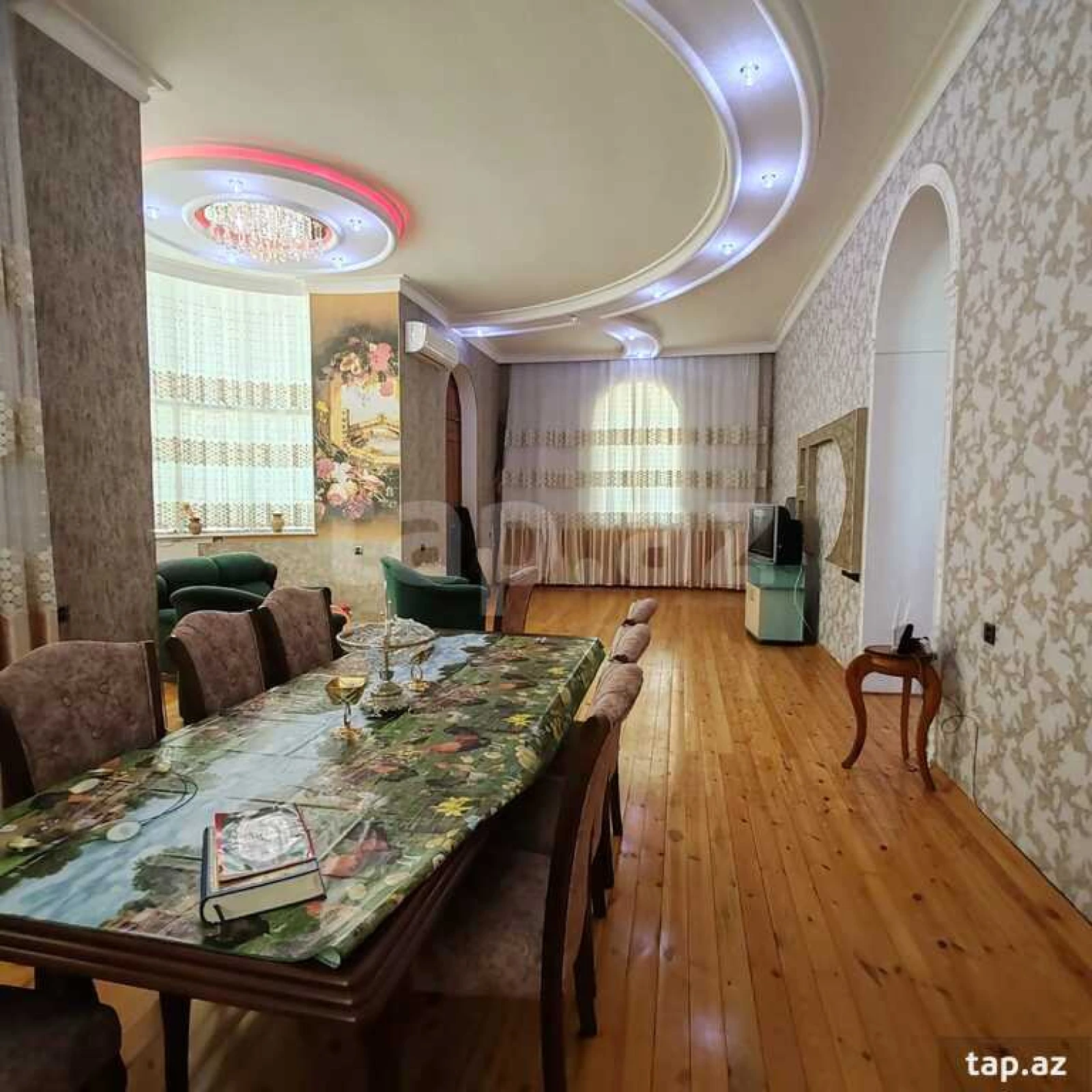 Satılır 8 otaqlı həyət evi