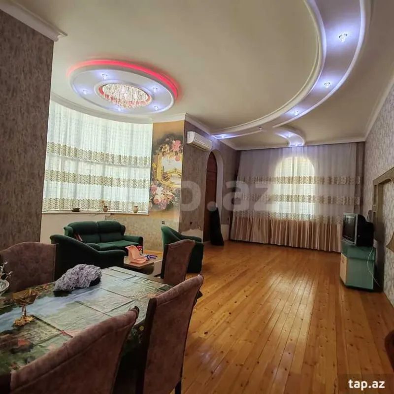 Satılır 8 otaqlı həyət evi