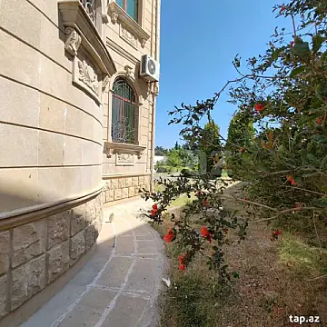 Satılır 8 otaqlı həyət evi