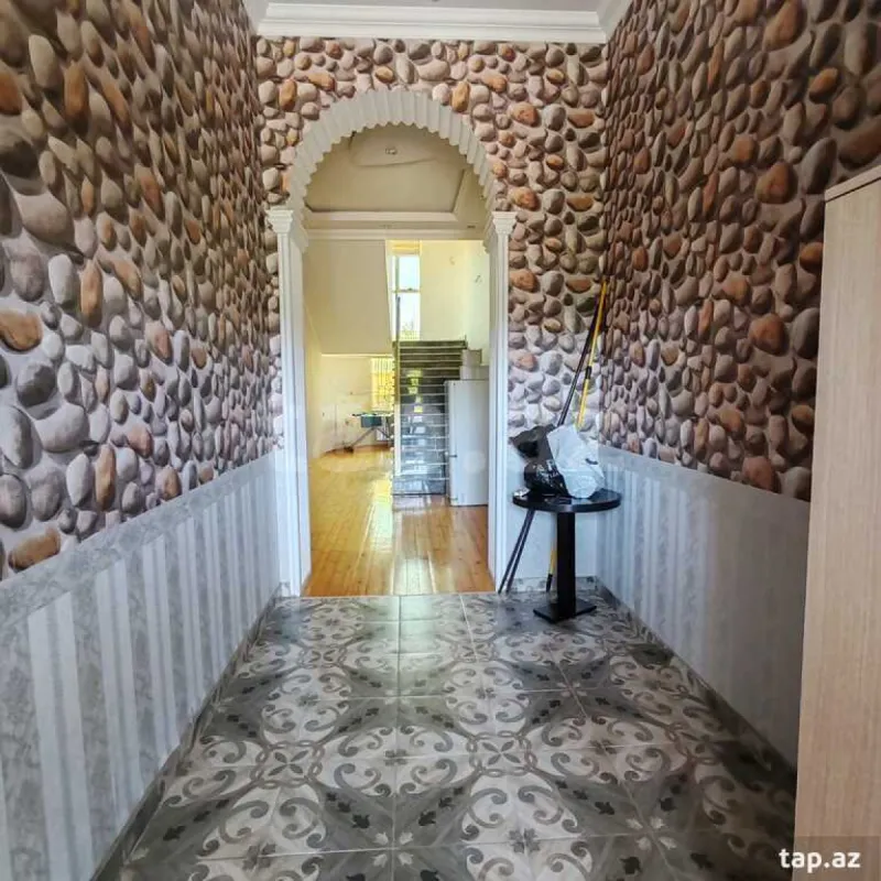 Satılır 8 otaqlı həyət evi