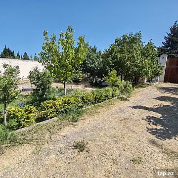 Satılır 8 otaqlı həyət evi