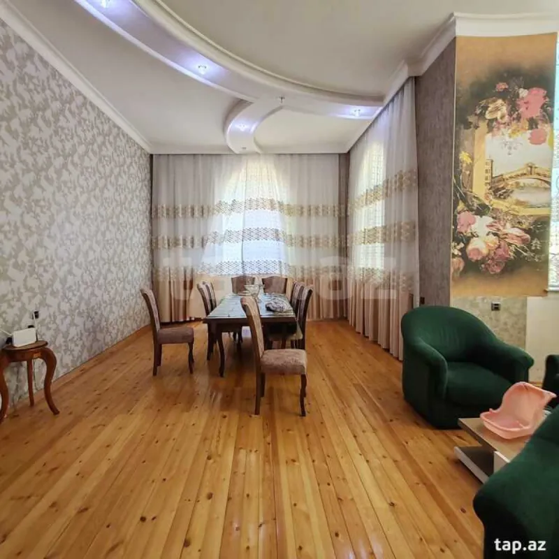 Satılır 8 otaqlı həyət evi
