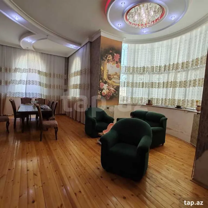Satılır 8 otaqlı həyət evi