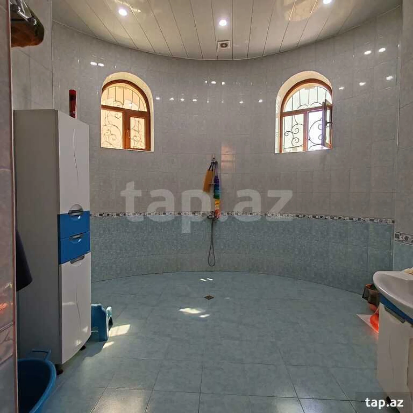 Satılır 8 otaqlı həyət evi