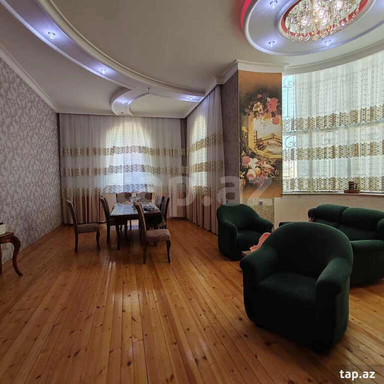 Satılır 8 otaqlı həyət evi