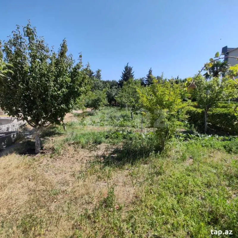 Satılır 8 otaqlı həyət evi