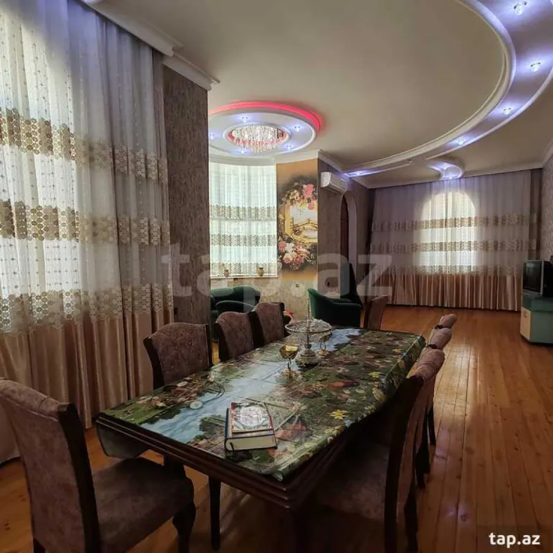 Satılır 8 otaqlı həyət evi