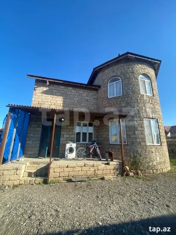 Satılır 6 otaqlı həyət evi 200 m²