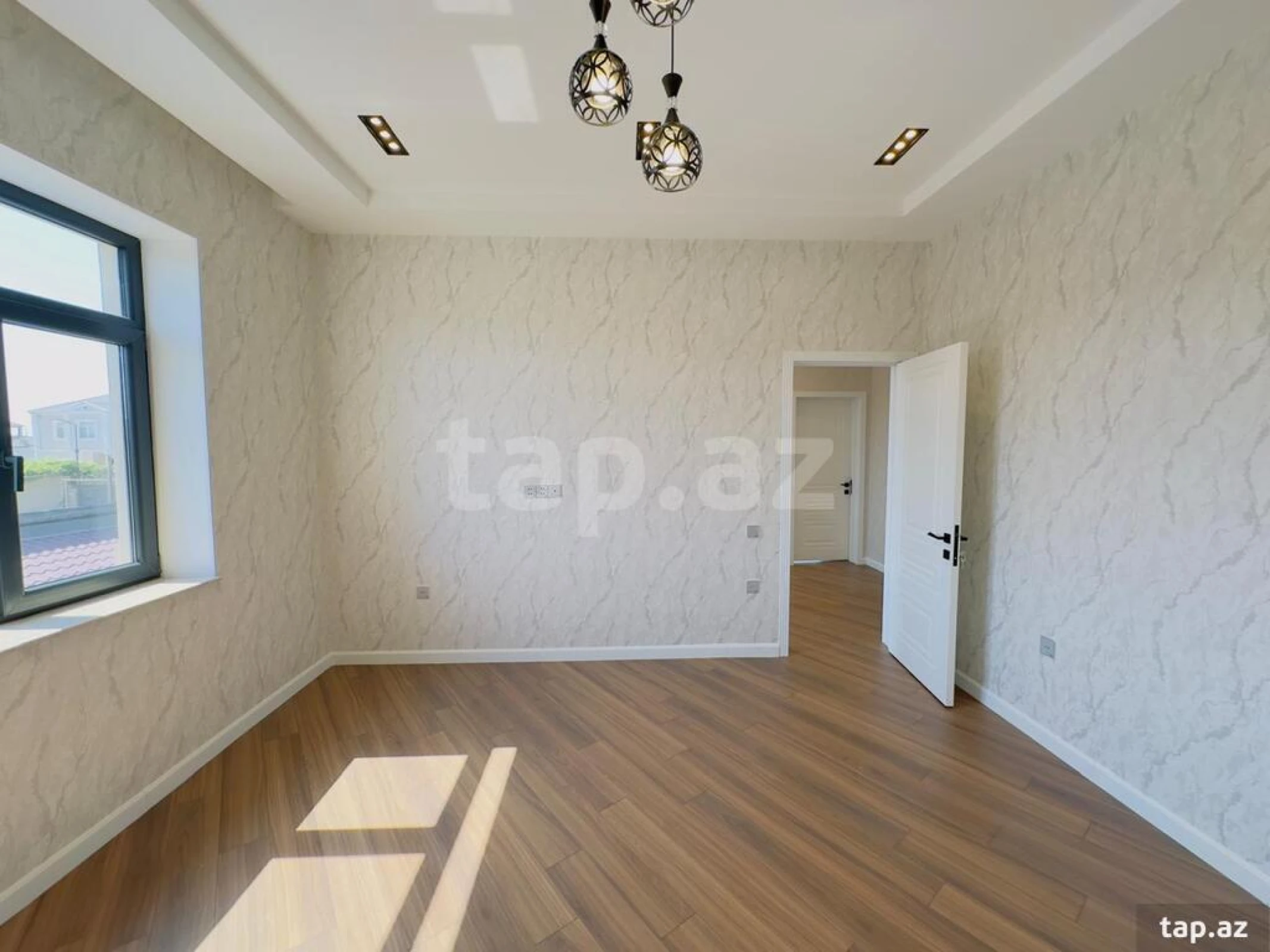 Satılır 5 otaqlı həyət evi