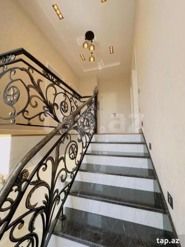 Satılır 5 otaqlı həyət evi