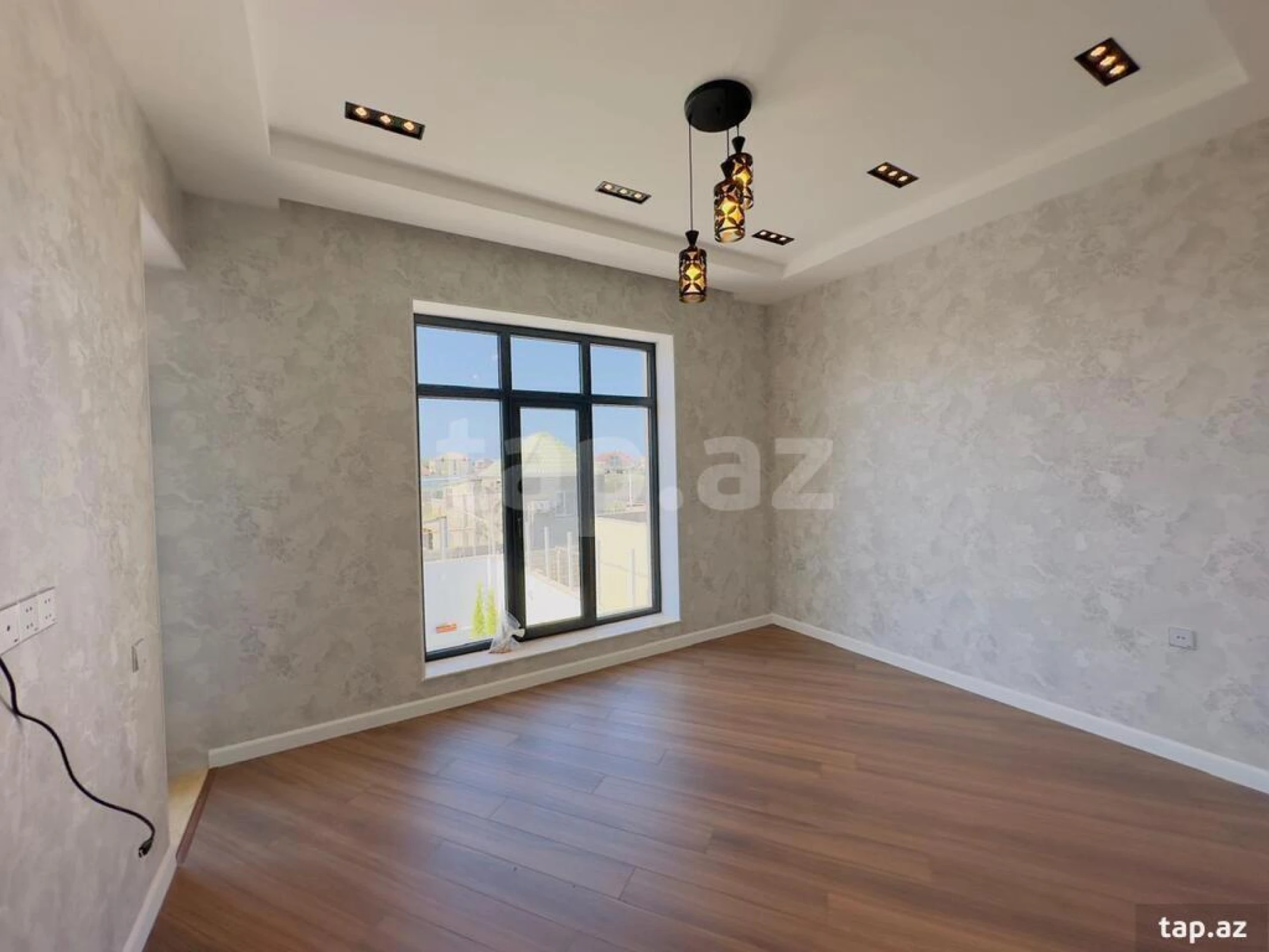 Satılır 5 otaqlı həyət evi