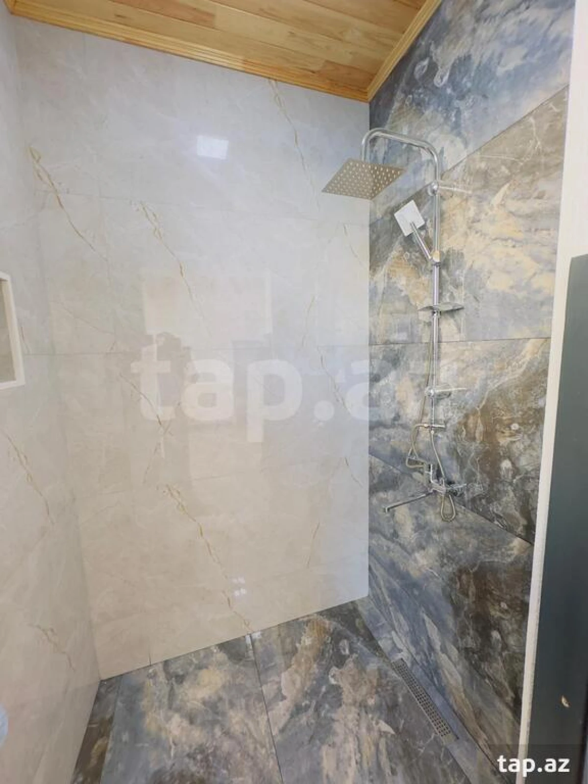 Satılır 5 otaqlı həyət evi