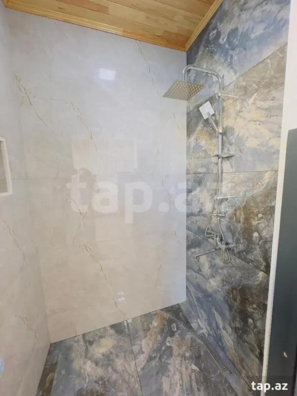 Satılır 5 otaqlı həyət evi