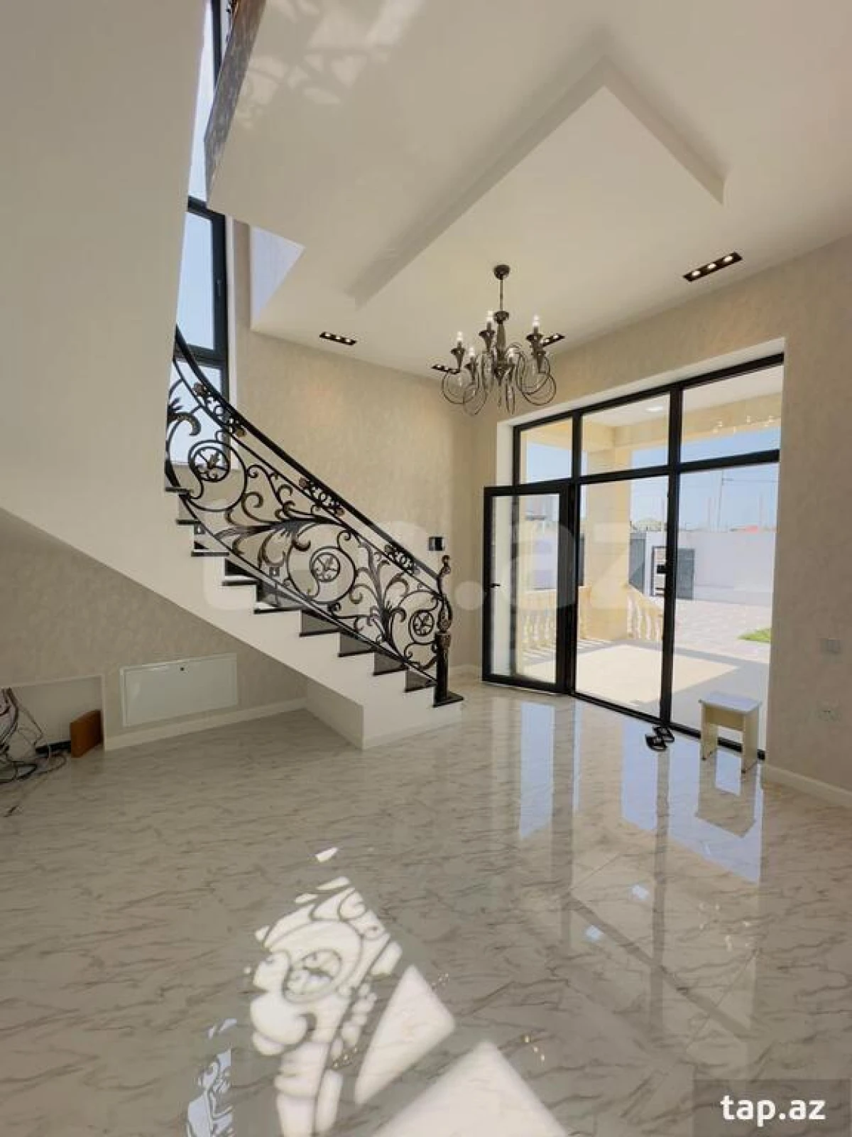 Satılır 5 otaqlı həyət evi