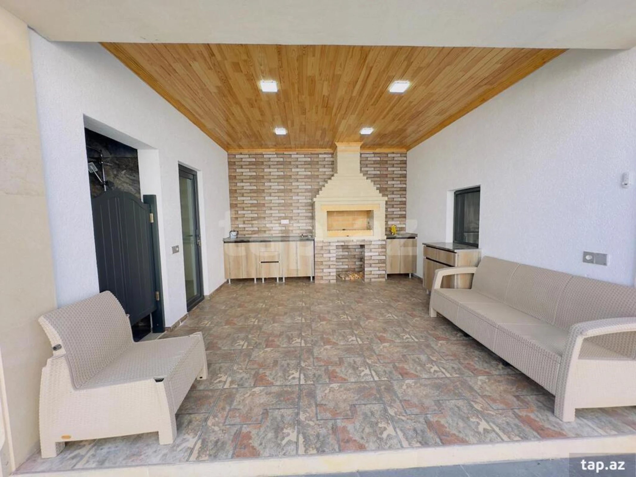 Satılır 5 otaqlı həyət evi