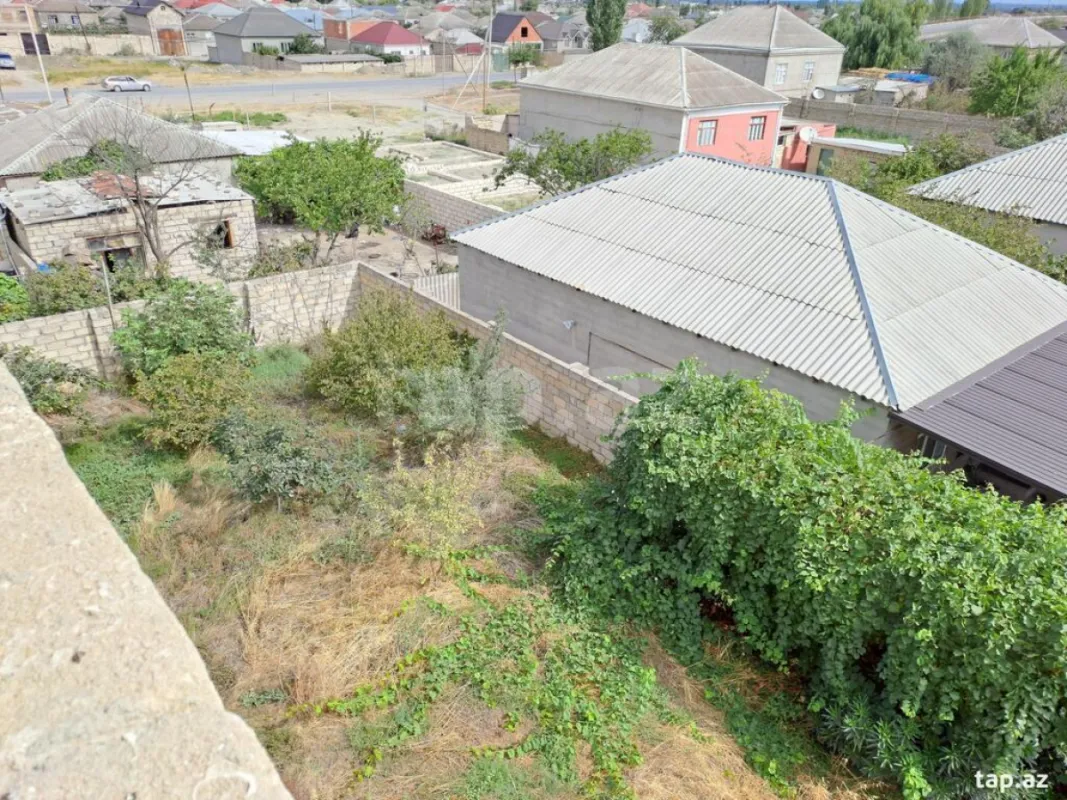 Satılır 8 otaqlı həyət evi