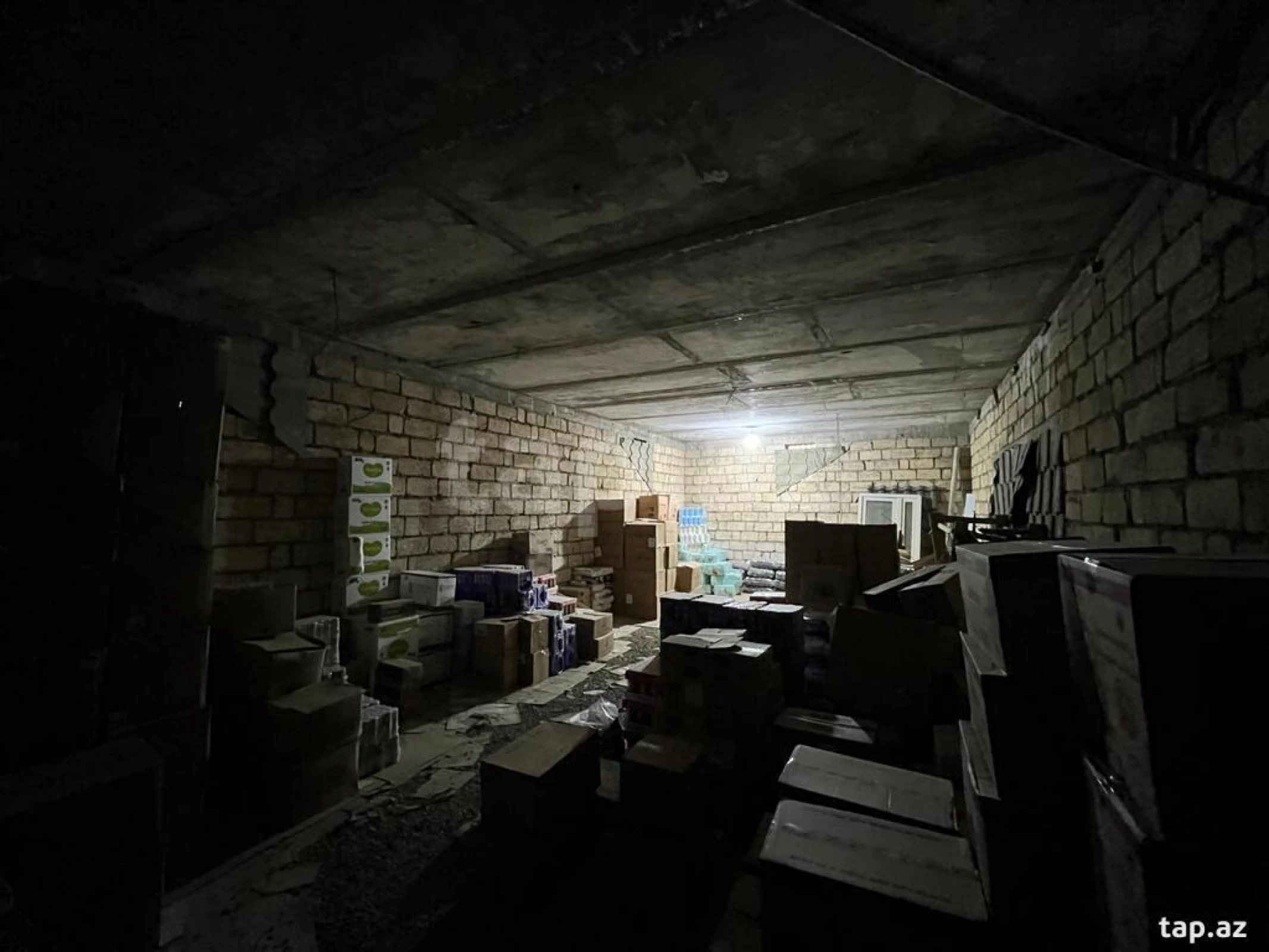 Satılır 8 otaqlı həyət evi