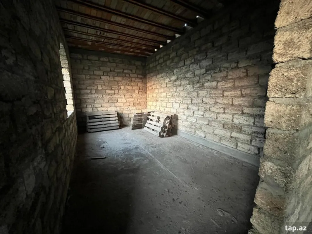 Satılır 8 otaqlı həyət evi