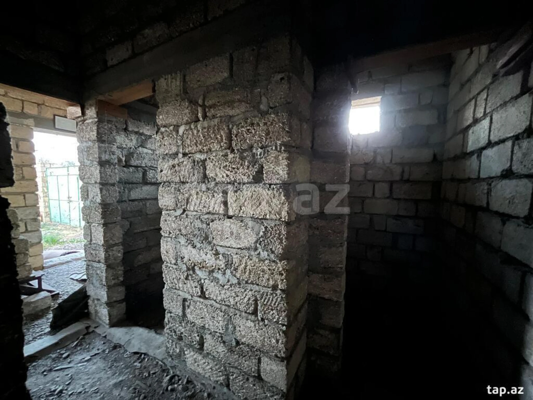 Satılır 8 otaqlı həyət evi