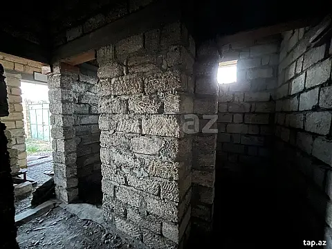 Satılır 8 otaqlı həyət evi