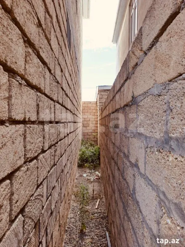 Satılır 8 otaqlı həyət evi