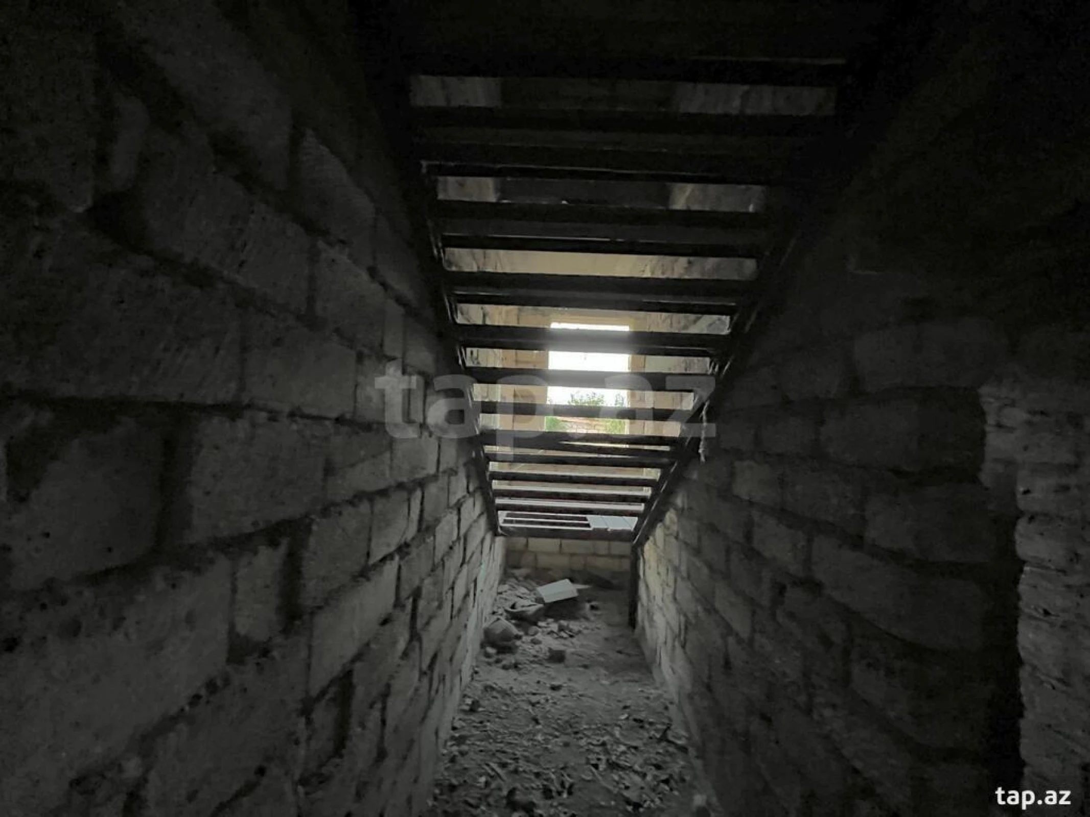 Satılır 8 otaqlı həyət evi