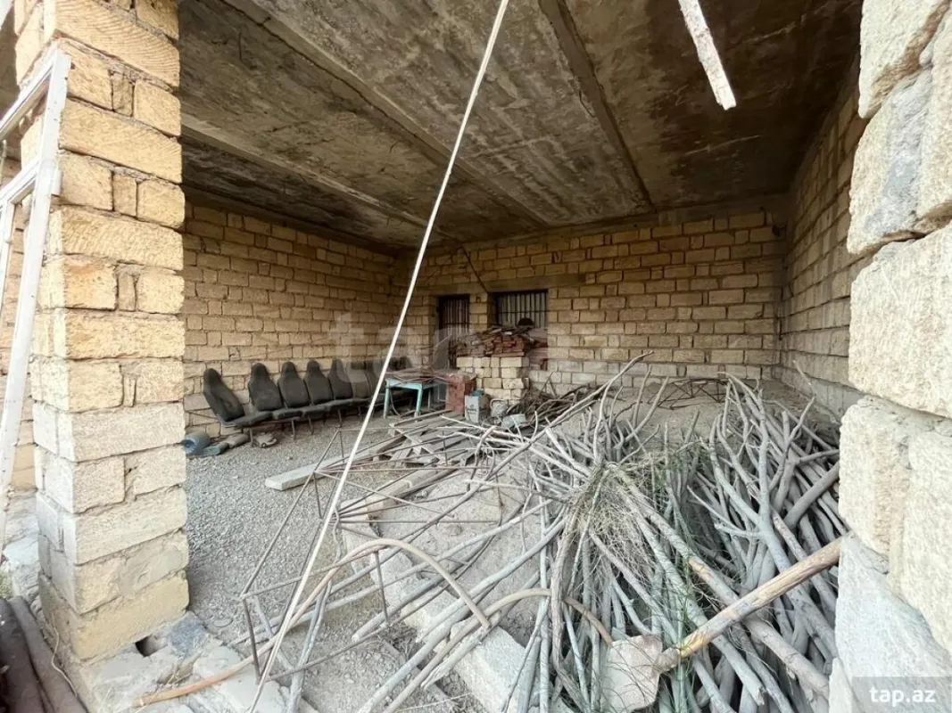 Satılır 8 otaqlı həyət evi