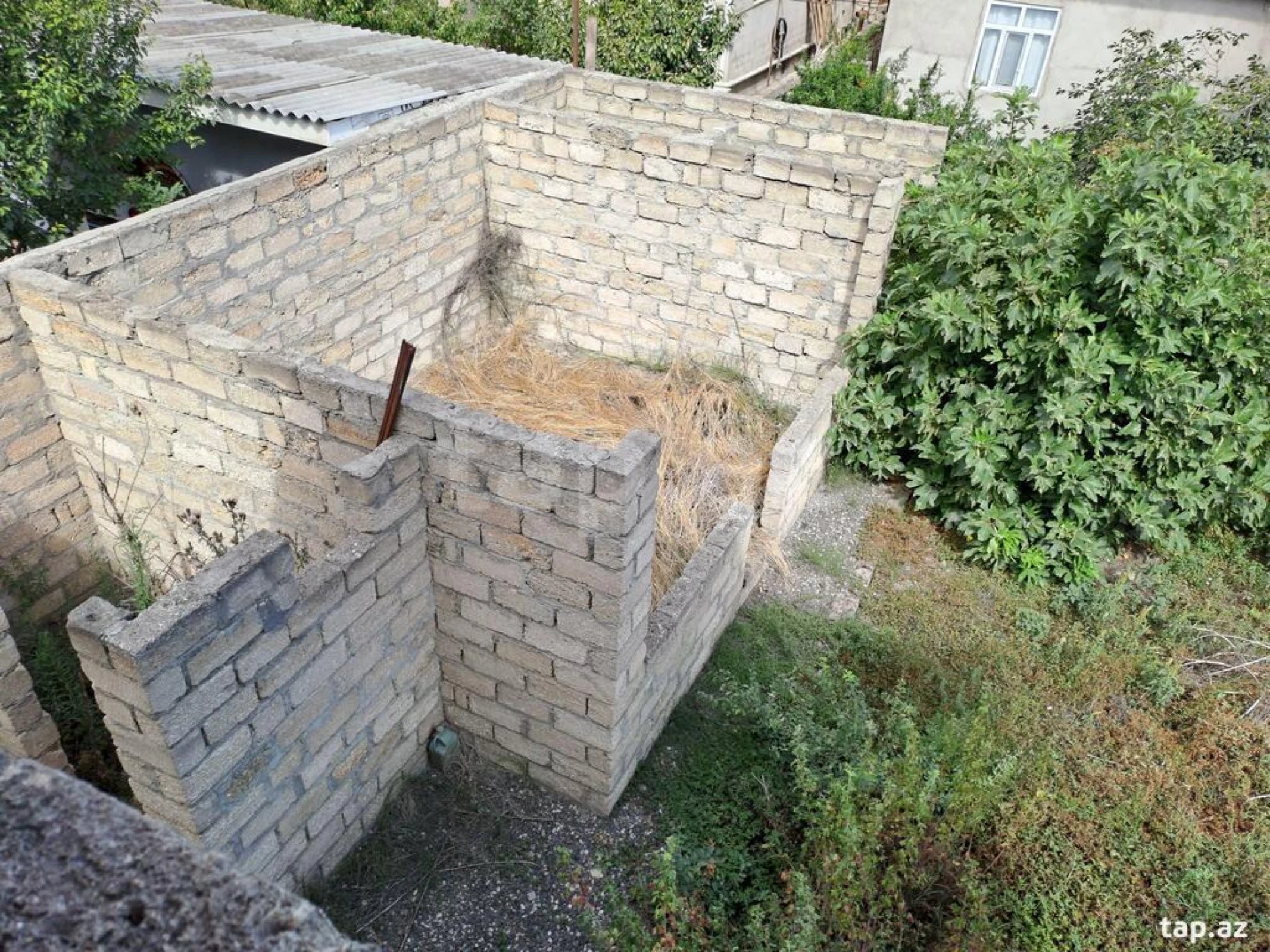 Satılır 8 otaqlı həyət evi