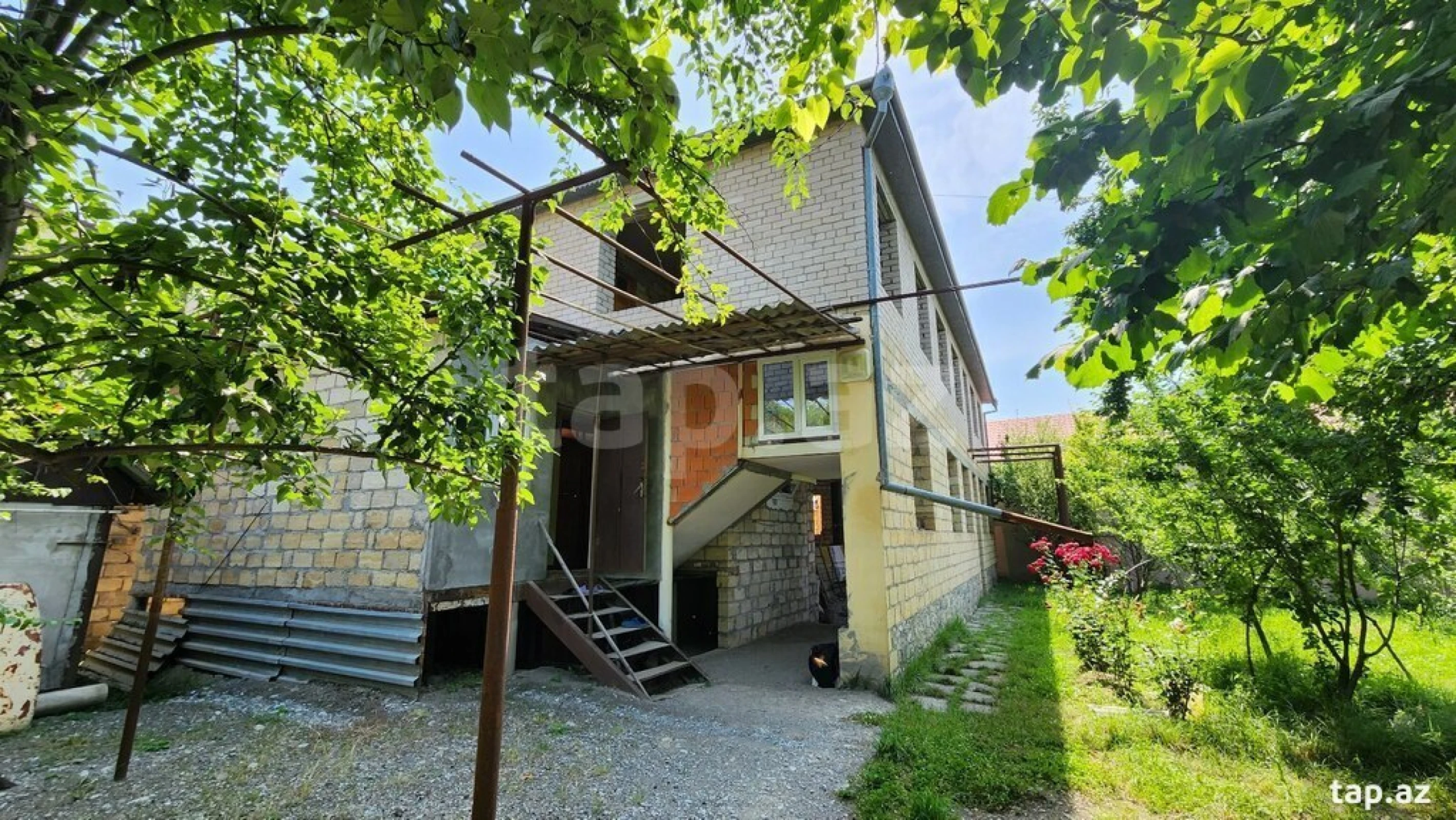 Satılır 5 otaqlı həyət evi