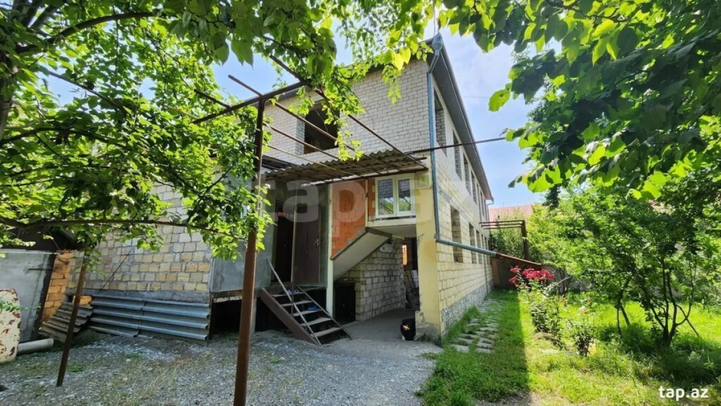 Satılır 5 otaqlı həyət evi