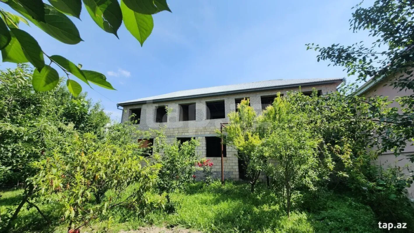 Satılır 5 otaqlı həyət evi
